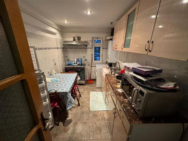 Apartament cu 3 camere decomandat în Sud