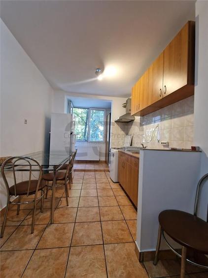 Apartament cu 3 camere decomandat în Doamna Ghica