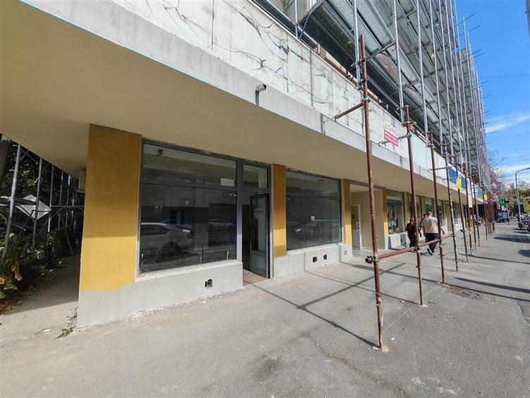 Spațiu comercial, de 127 mp, în Periferie