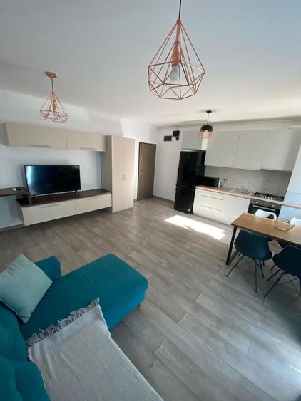 Apartament cu 2 camere semidecomandat, mobilat în Giroc