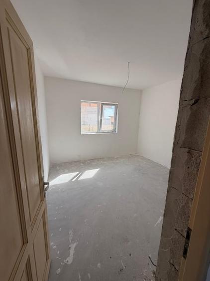 Casă individuală cu 4 camere cu Teren 450 Mp în Malu Mare