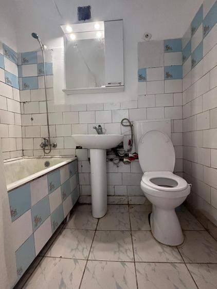 Apartament cu 3 camere decomandat în Drumul Taberei