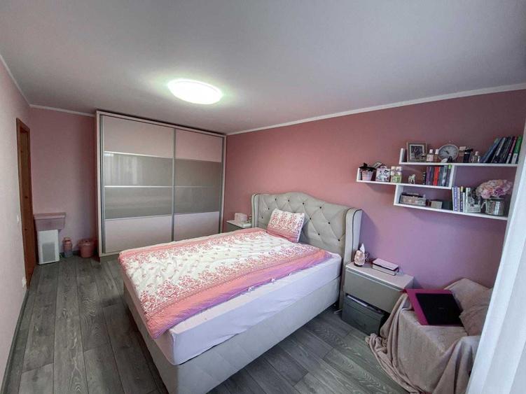 Casă cu 4 camere decomandat în Central