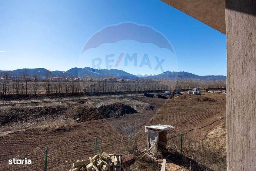 Casă cu 4 camere cu Teren 491 Mp în Noua