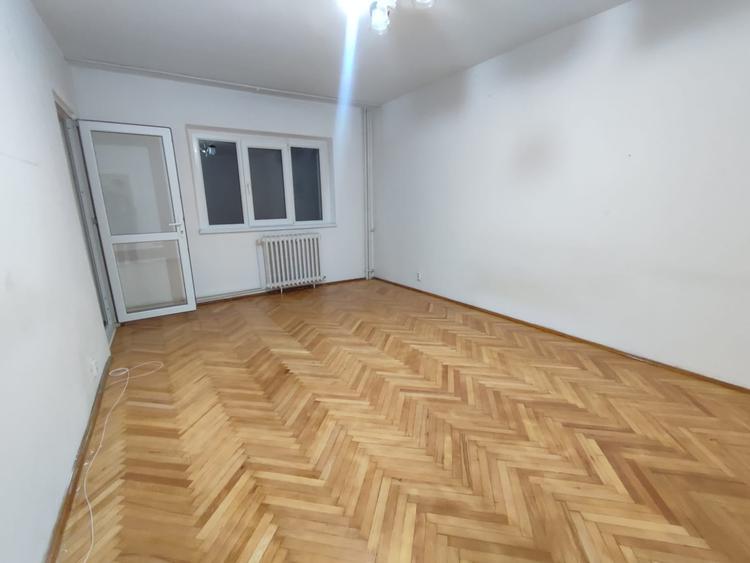 Apartament cu 2 camere decomandat în Nicolina