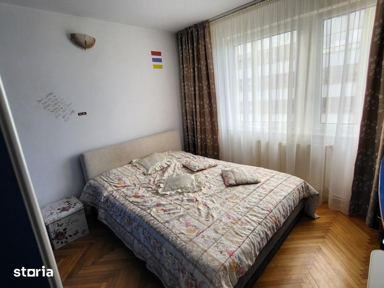 Apartament cu 3 camere decomandat în Centrul Civic