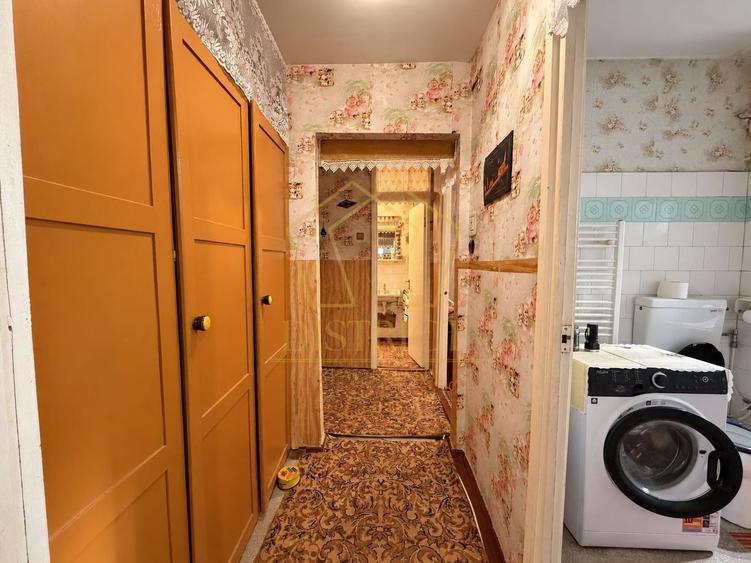 Apartament cu 3 camere decomandat în Buziașului