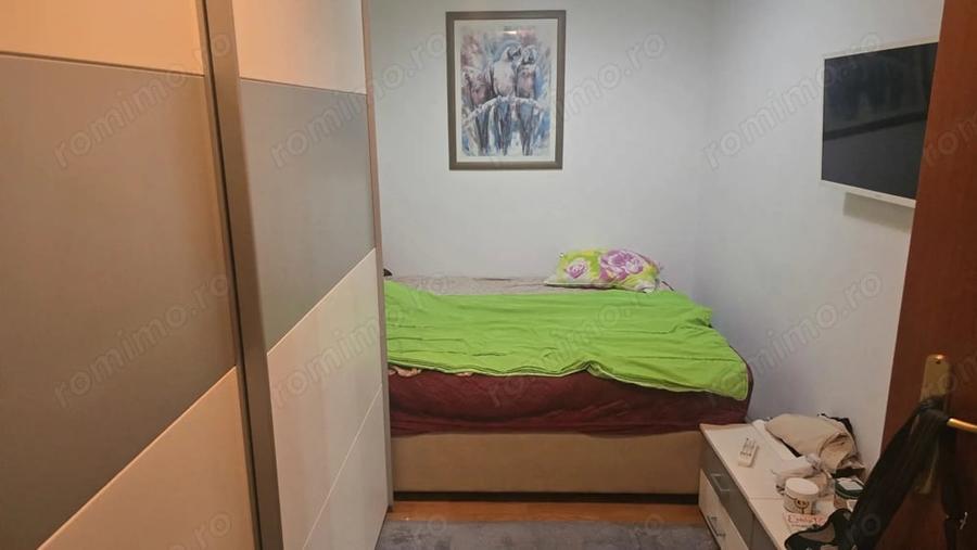 Apartament cu 3 camere semidecomandat în Dacia