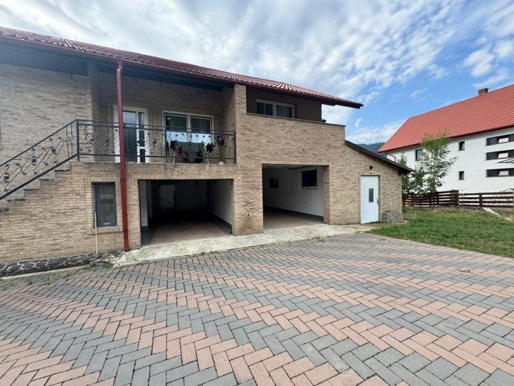 Casă cu 13 camere cu Teren 2500 Mp în Sucevița
