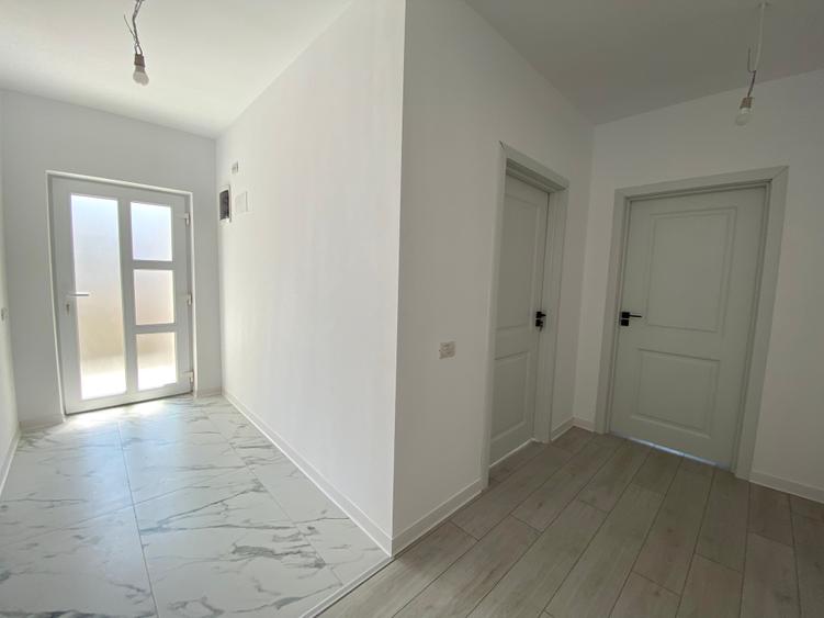Duplex cu 3 camere cu Canalizare în Remetea Mare