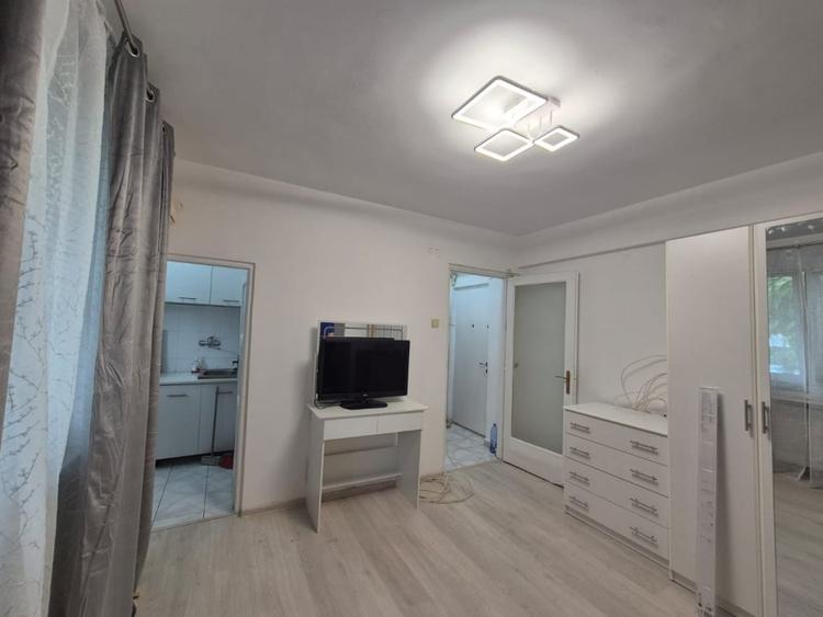 Garsonieră decomandată, mobilată în 1 Mai