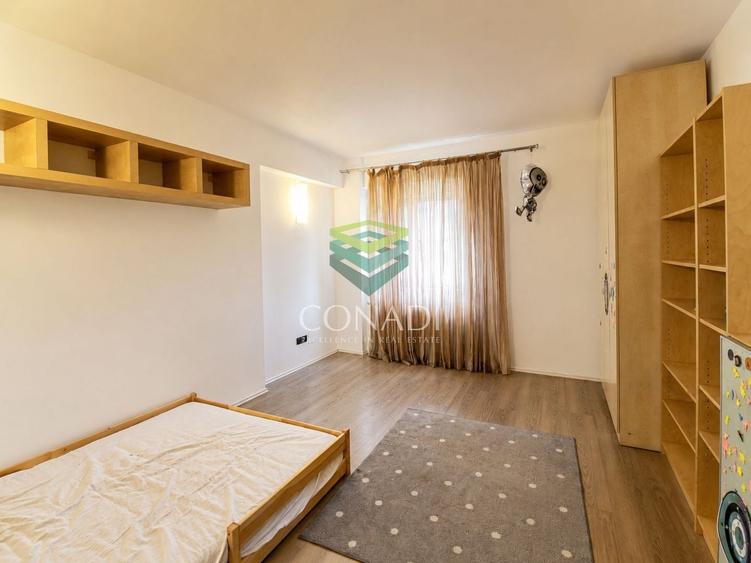 Apartament cu 3 camere decomandat, mobilat în Polonă