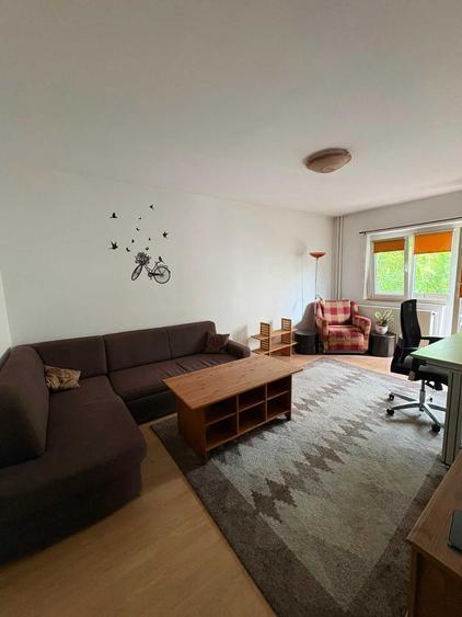 Apartament cu 3 camere în Badea Cârțan