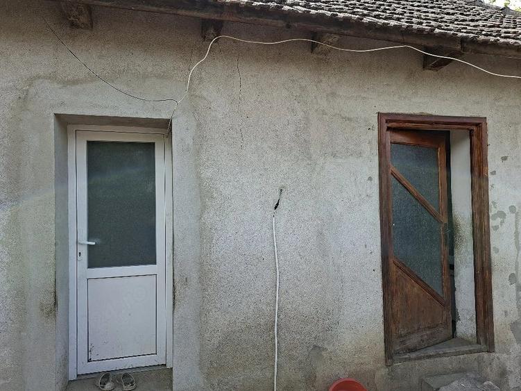 Casă cu 2 camere cu Teren 700 Mp în Galșa