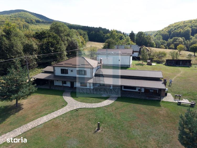 Casă cu 7 camere cu Teren 16800 Mp în Dobârlău