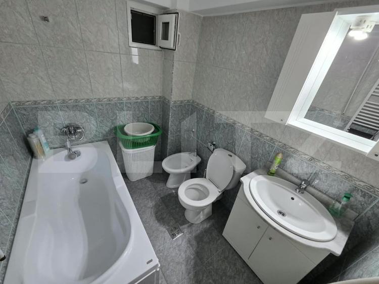 Apartament cu 4 camere decomandat, mobilat în Central