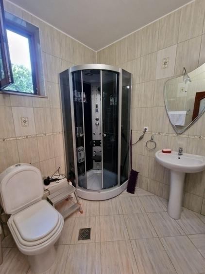 Casă individuală cu 5 camere în Central