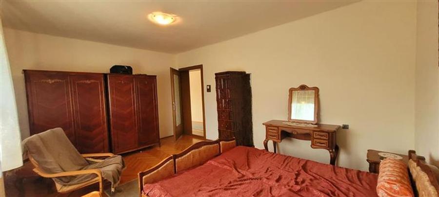 Casă individuală cu 5 camere cu Teren 705 Mp în Central