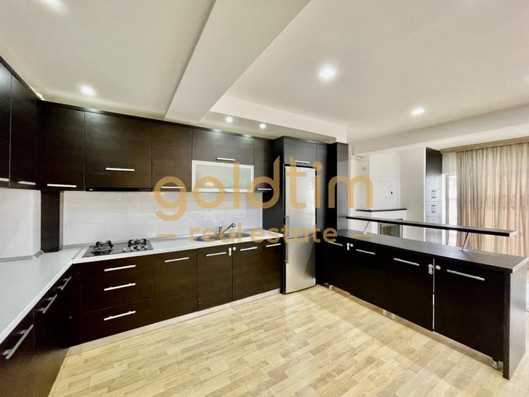 Apartament cu 4 camere semidecomandat, mobilat în Pipera