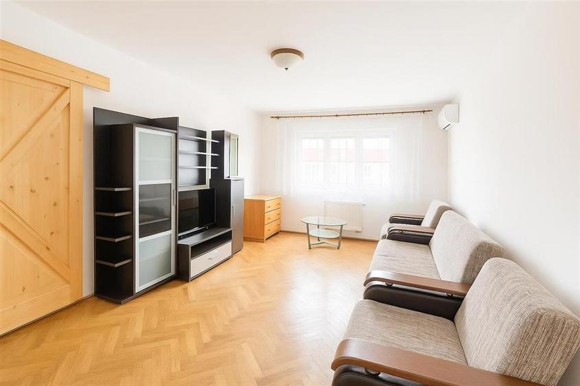 Apartament cu 3 camere decomandat în Rogerius