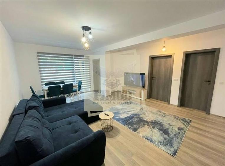 Apartament cu 3 camere semidecomandat, mobilat în Piața Cluj
