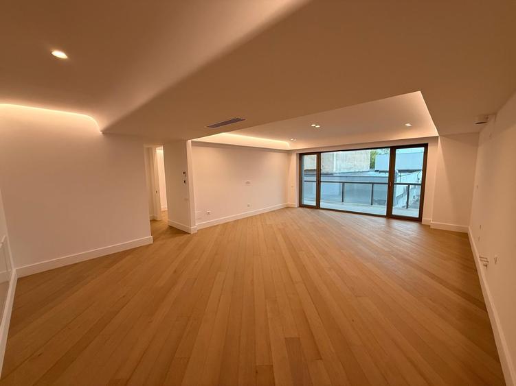Apartament cu 3 camere în Iancu Nicolae