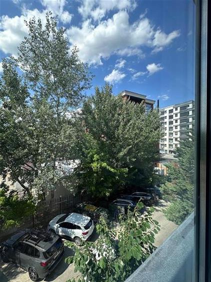 Apartament cu 3 camere decomandat, mobilat în Barbu Văcărescu