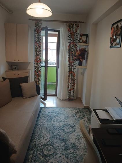 Apartament cu 3 camere decomandat în Olteni
