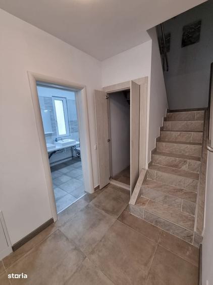 Casă cu 4 camere în Central