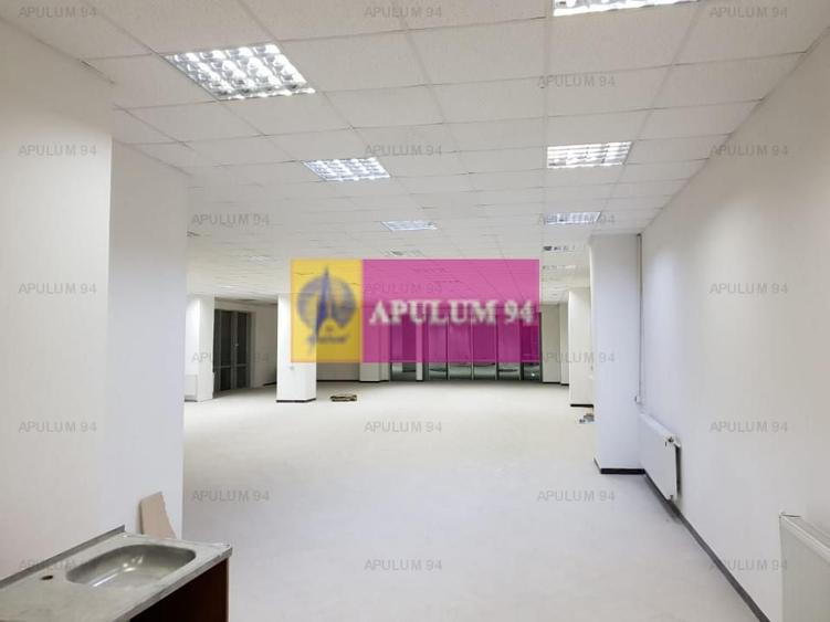Birou, de 2,150 mp, în Central