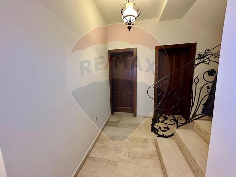 Casă cu 4 camere cu Teren 589 Mp în Sântandrei