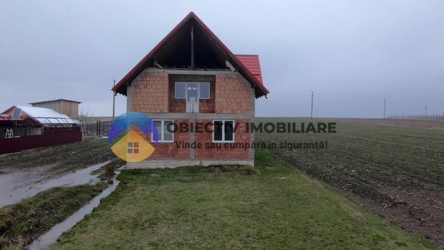 Casă cu 4 camere cu Teren 1800 Mp în Grumăzești