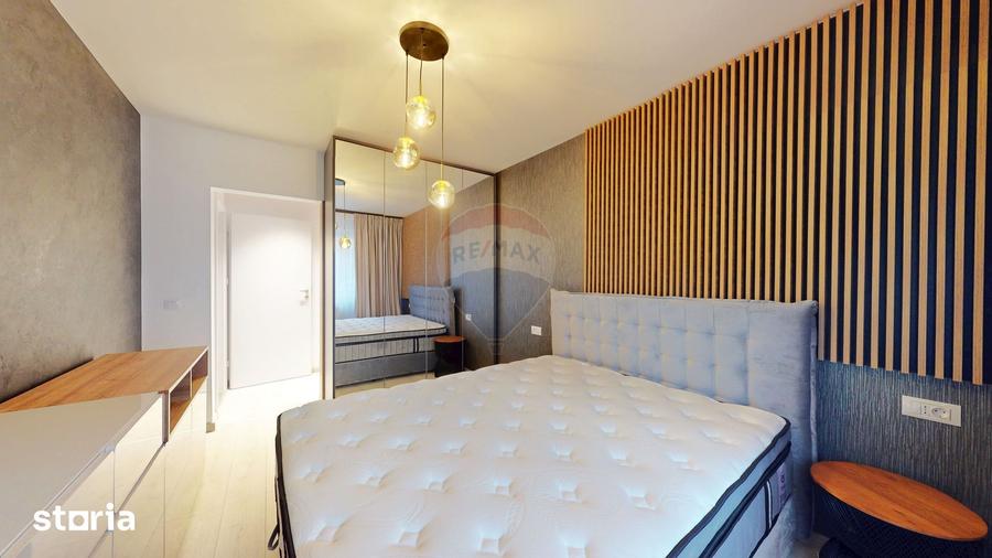Apartament cu 3 camere decomandat în Tractorul