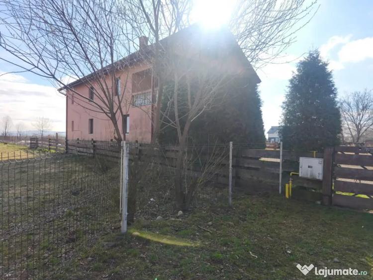 Casă cu 5 camere cu Teren 1600 Mp în Central