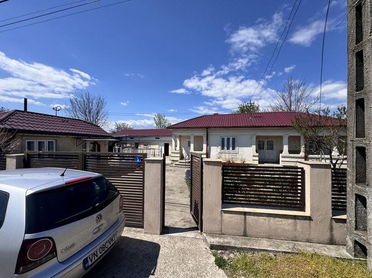 Casă cu 4 camere în Răstoaca