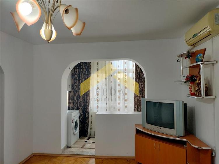 Apartament cu 4 camere semidecomandat în Aurel Vlaicu