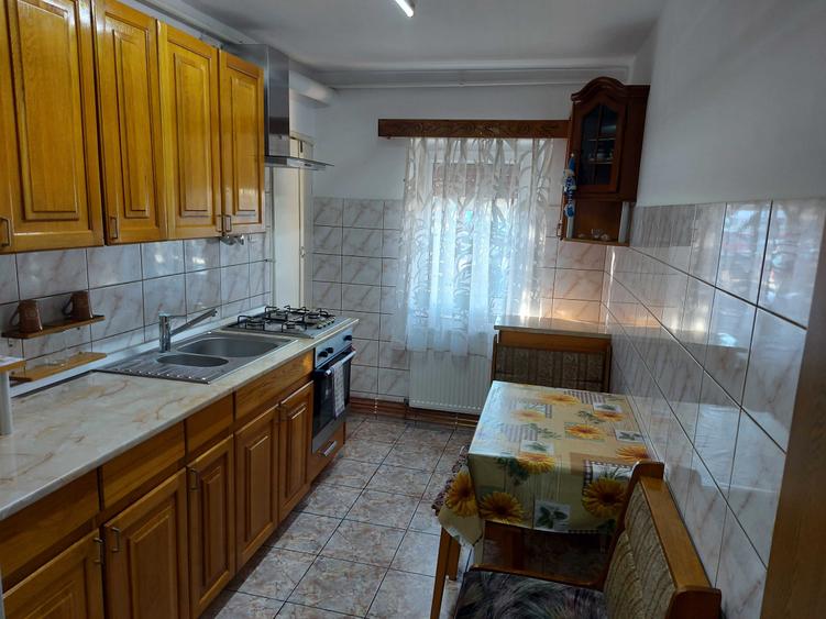 Apartament cu 2 camere decomandat în Tractorul