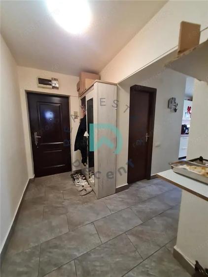 Apartament cu 3 camere decomandat în Craiter