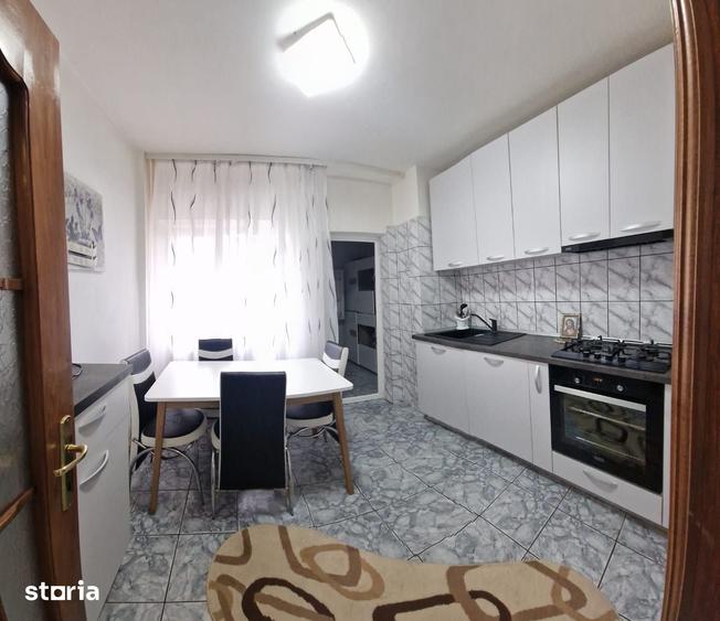 Apartament cu 4 camere decomandat în Central