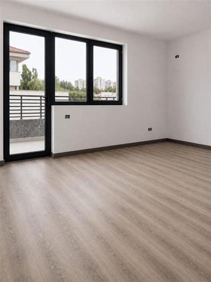 Apartament cu 3 camere decomandat în Titan