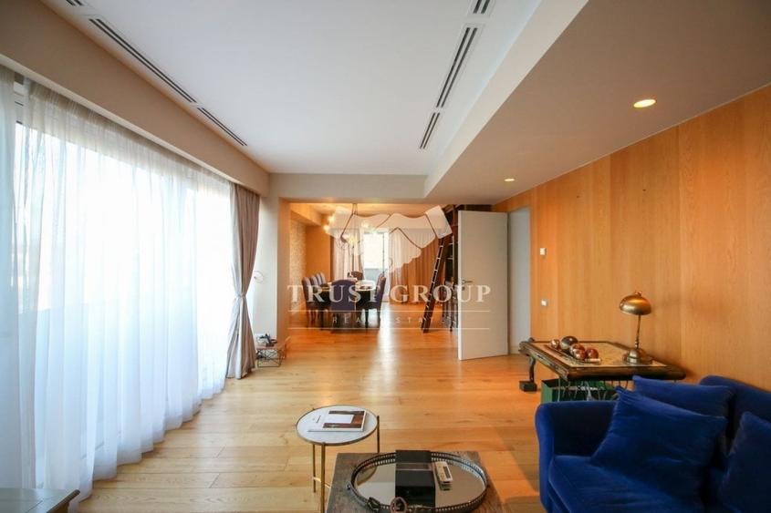 Penthouse cu 4 camere semidecomandat, mobilat în Grădina Icoanei