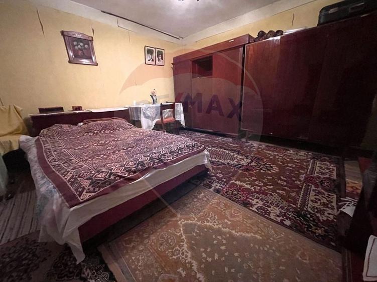 Casă individuală cu 3 camere cu Teren 1692 Mp în Oancea