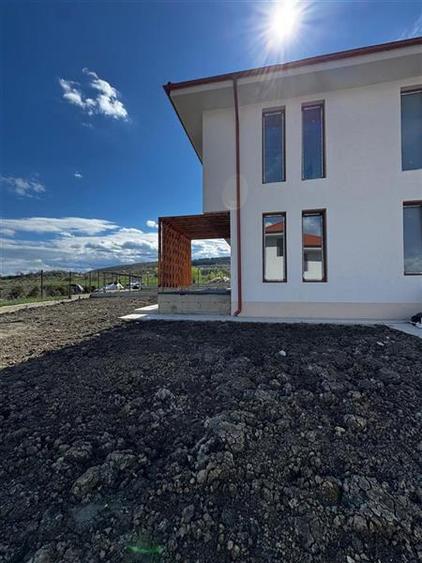 Duplex cu 4 camere cu Canalizare în Chinteni