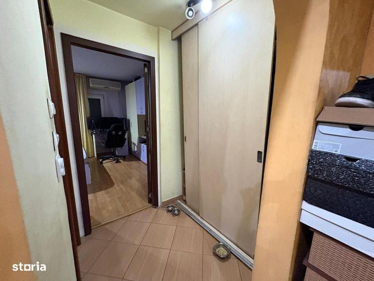 Apartament cu 3 camere semidecomandat în Vitan