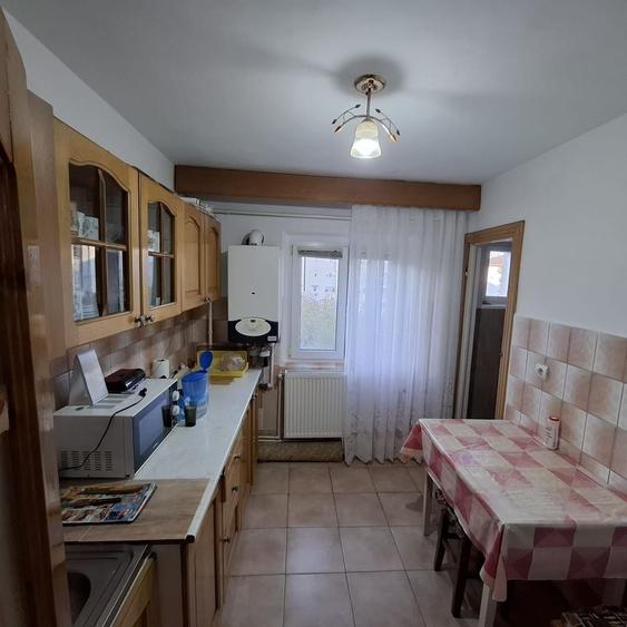 Apartament cu 3 camere decomandat în Sud