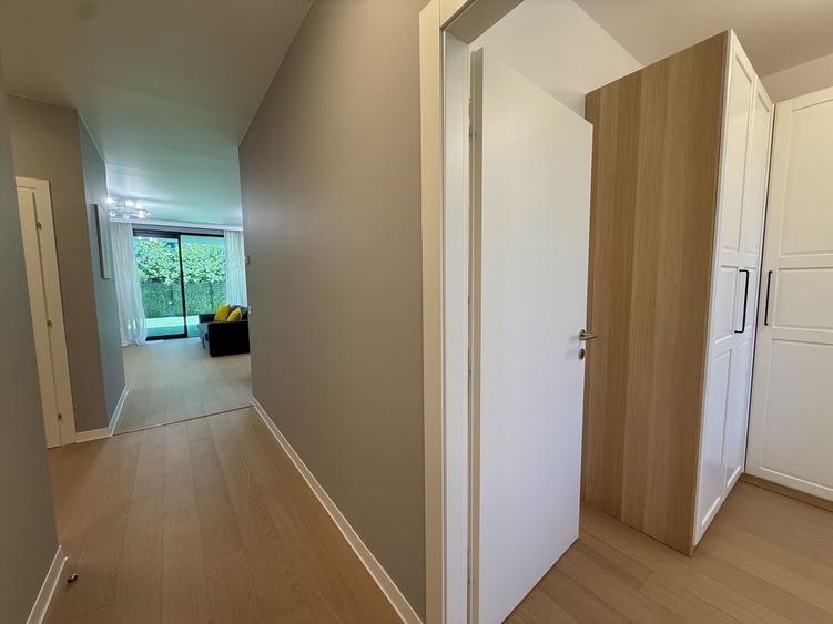 Apartament cu 3 camere decomandat, mobilat în Băneasa