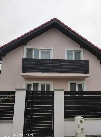 Casă cu 4 camere în Sânmihaiu Român