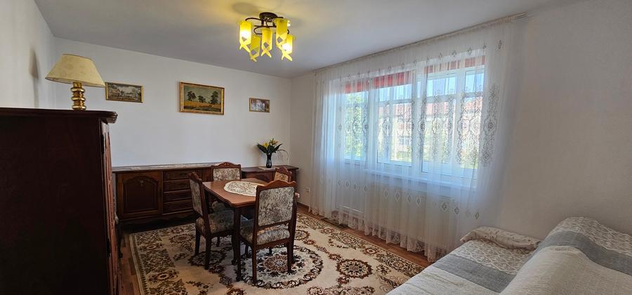 Inchiriez apartament de 2 camere,decomandate situat in zona Cedonia,la etajul 3 - 5