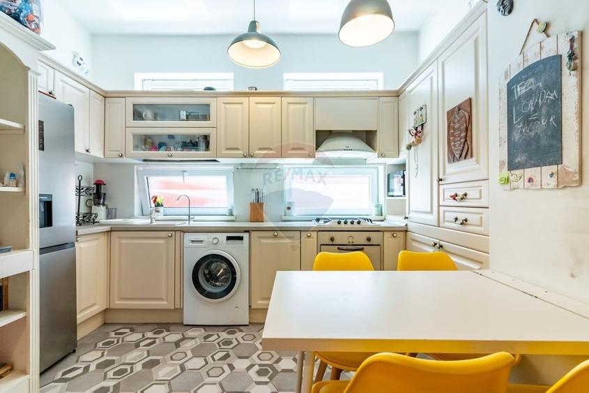 Apartament cu 4 camere semidecomandat, mobilat în Turda