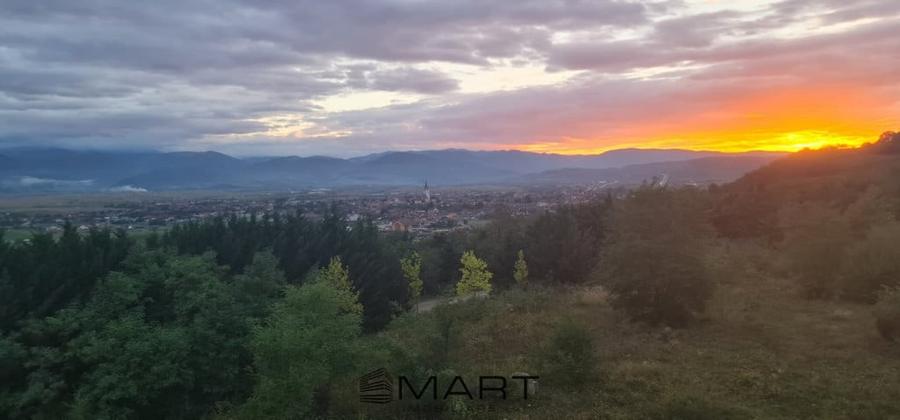 Apartament cu 3 camere semidecomandat în Sud